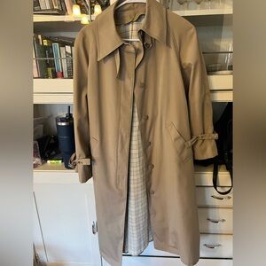 Beautiful London Fog trench coat vintage